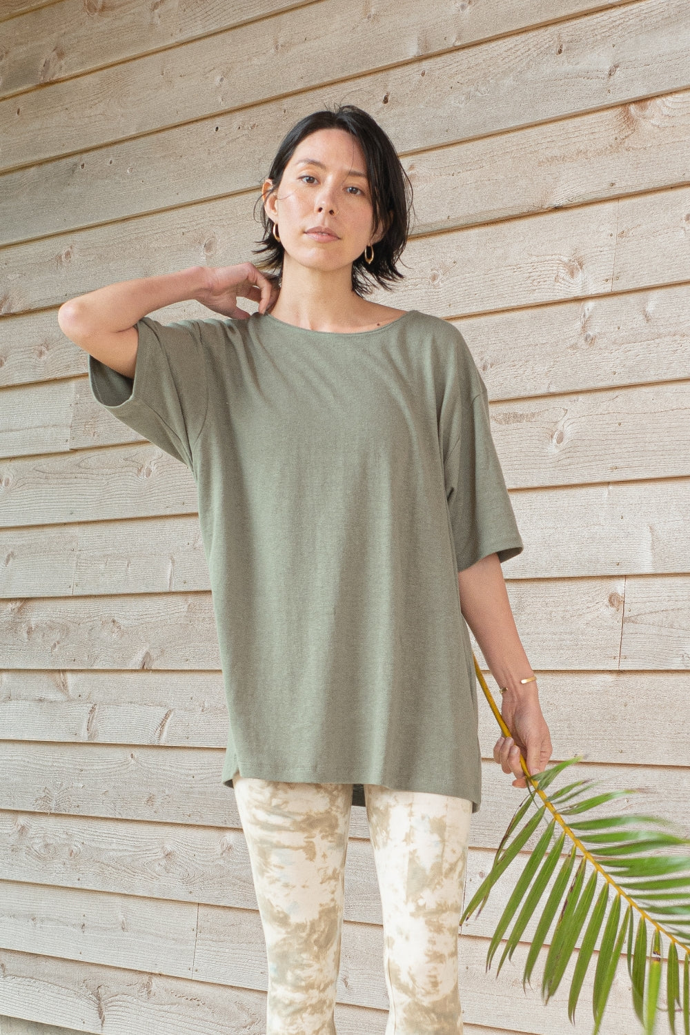 試着のみ　yinyang ベージュ 五分袖 Tシャツ 試着のみ yinyang ベージュ 五分袖 Tシャツ 試着のみ yinyang