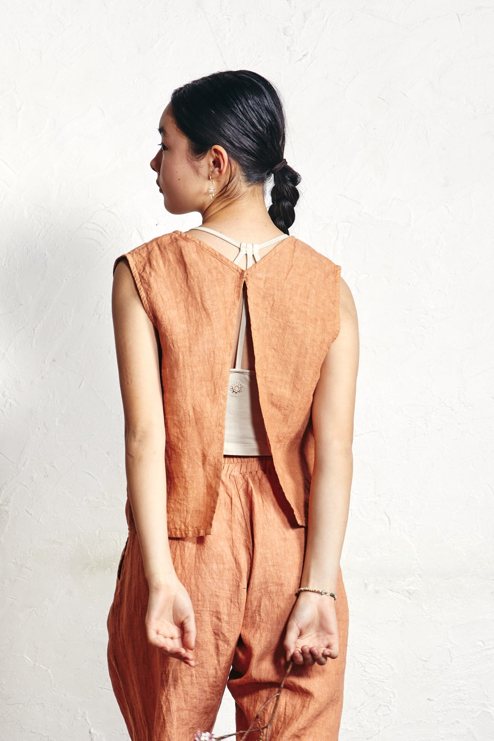 オープンバックリネンベスト – yinyang - yoga & meditation wear